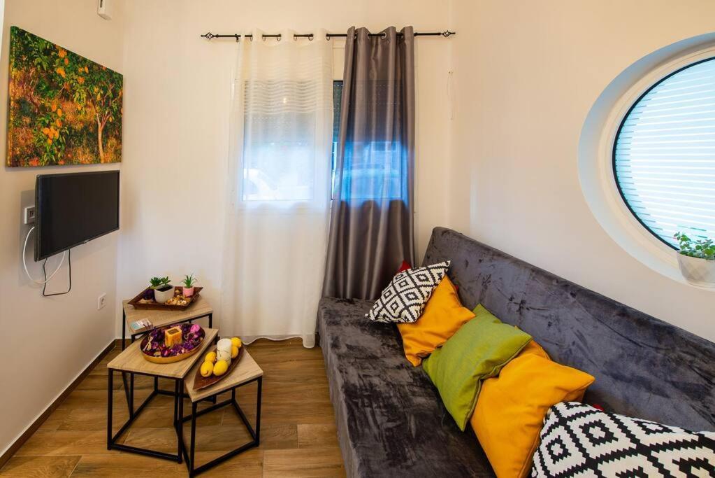 Lemon Garden Stylish Private Apartment Kalamata Ngoại thất bức ảnh