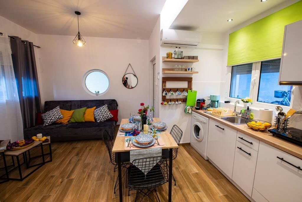 Lemon Garden Stylish Private Apartment Kalamata Ngoại thất bức ảnh